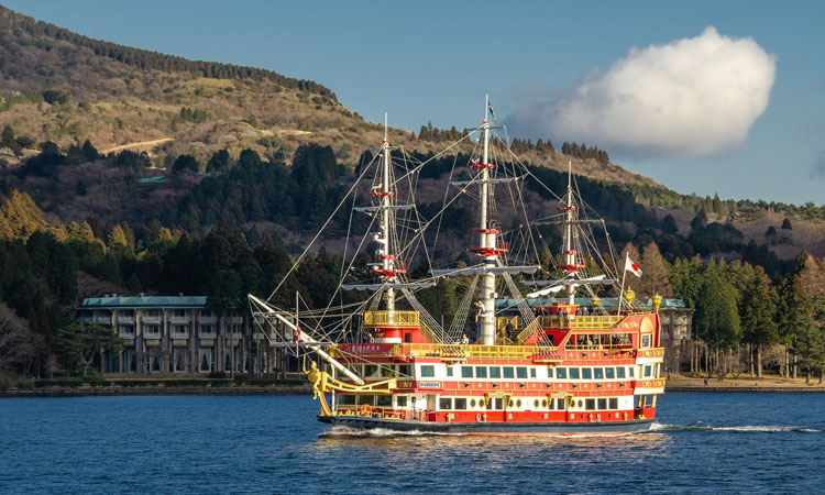 hakone pirate ship